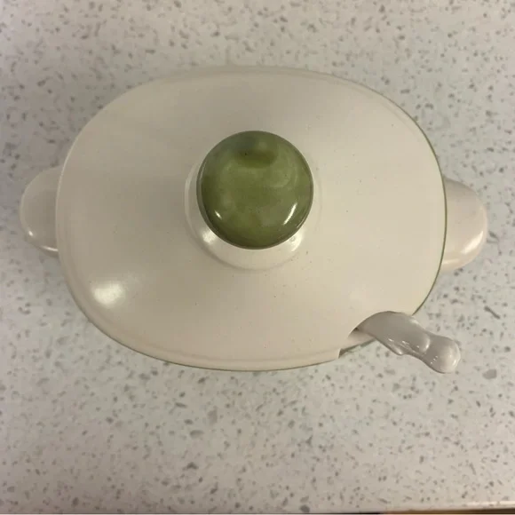 Vintage Ceramic Oven-Proof Covered Dish with Serving Spoon- Made in Japan - Picture 3 of 10